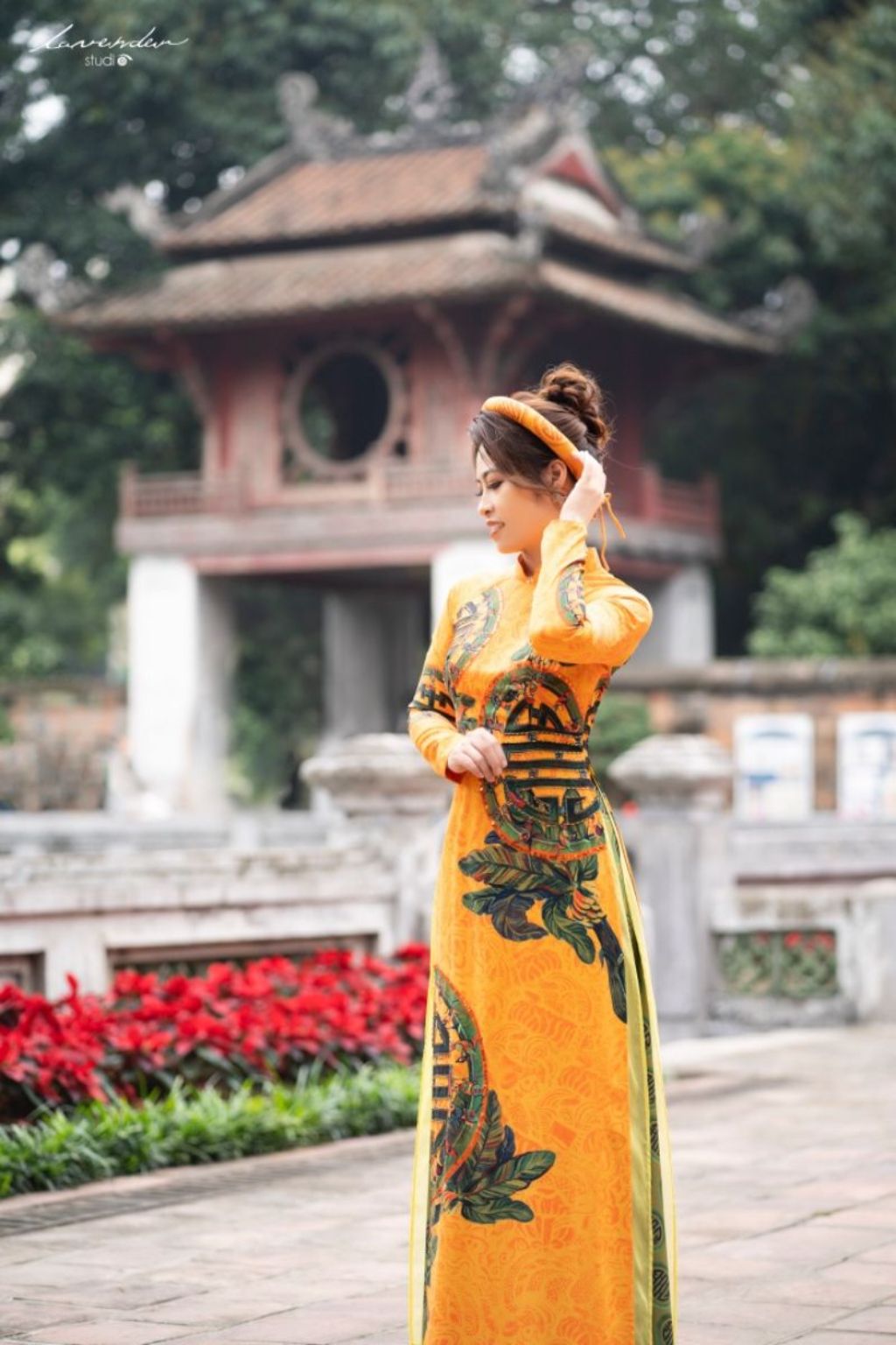 chụp ảnh áo dài bên chùa