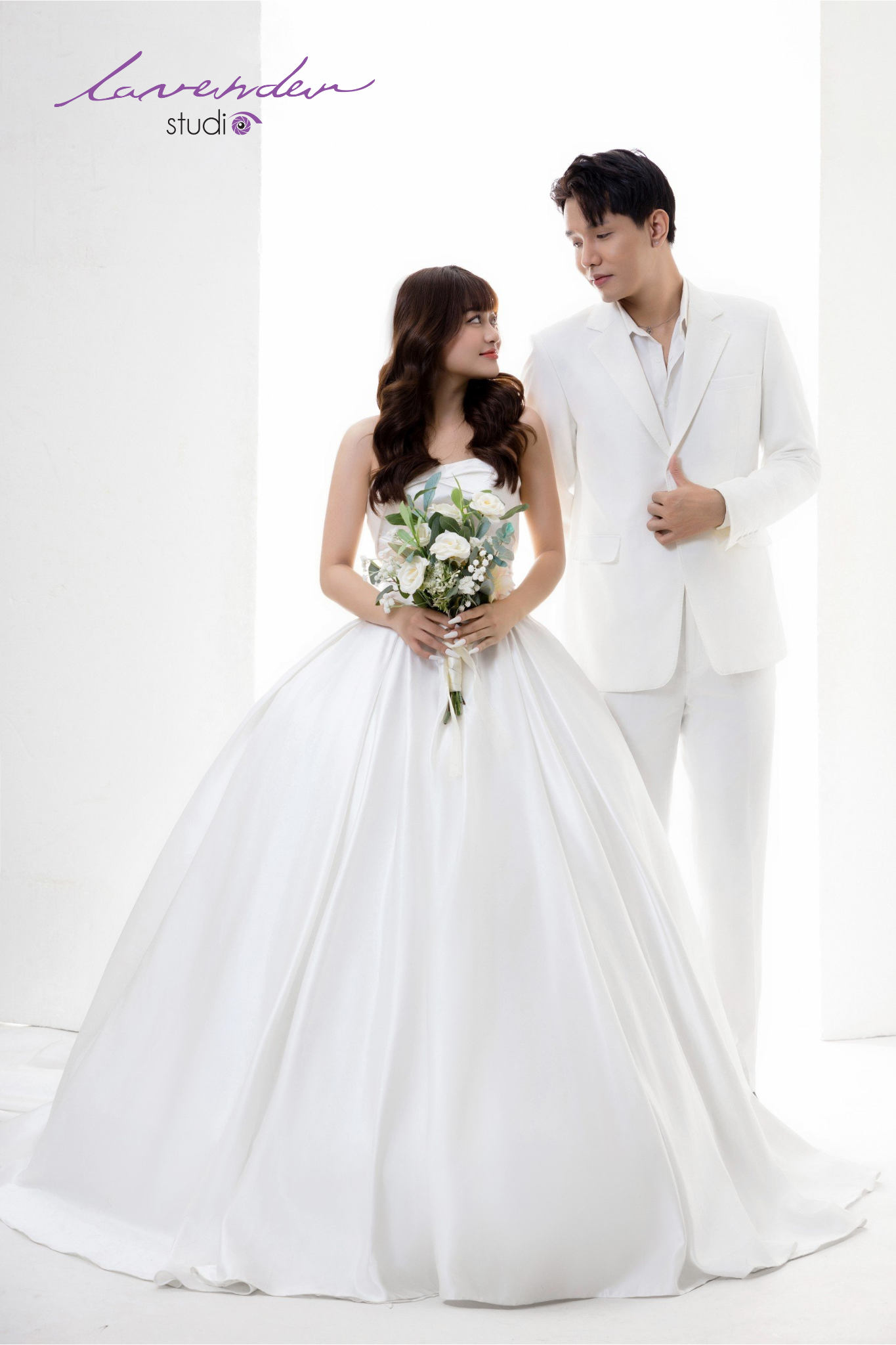 Make-up look của cô dâu cũng phụ thuộc khá nhiều vào studio mà cả hai lựa chọn