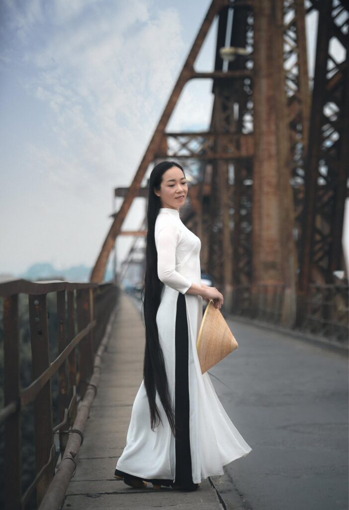 Tạo dáng xoay người khi chụp ảnh áo dài Tạo dáng xoay người khi chụp ảnh áo dài