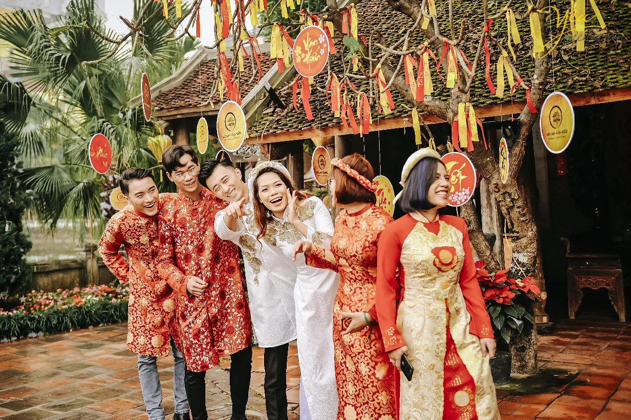Chụp ảnh Tết cùng áo dài Lưu giữ khoảnh khắc đẹp nhất cùng gia đình