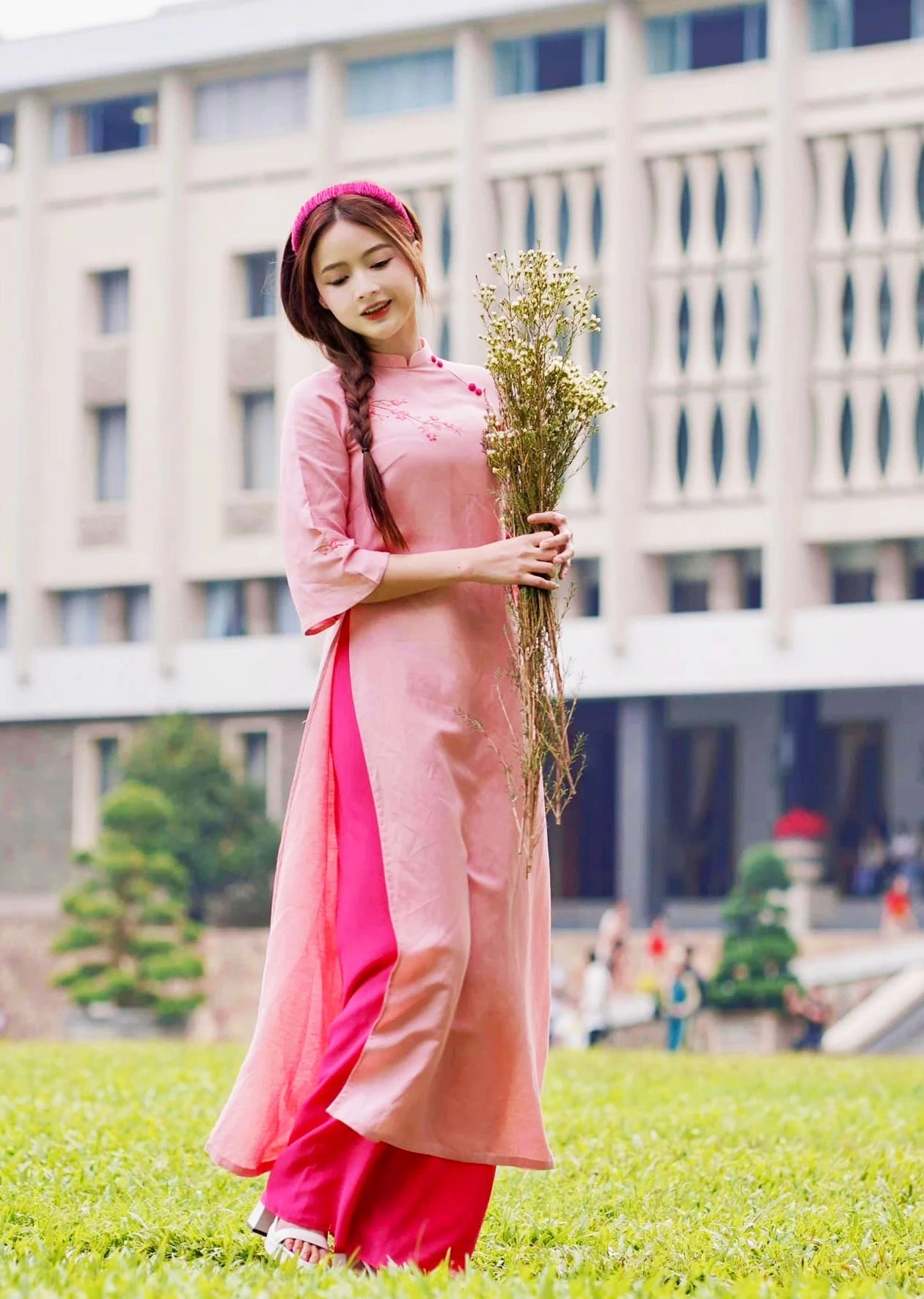 Chụp hình Tết áo dài cách tân