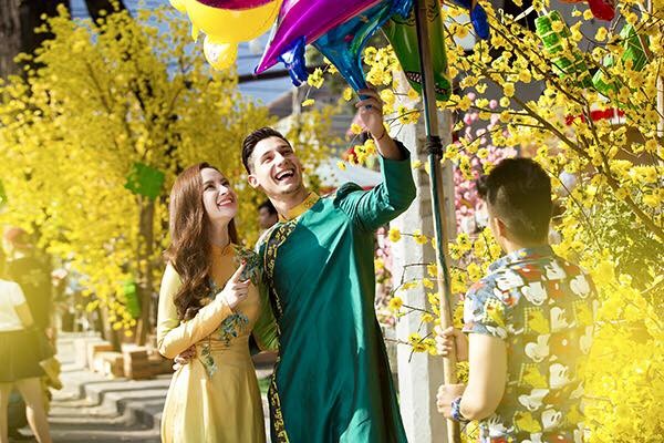 Chụp hình cặp đôi Tết Tình yêu nở rộ trong những bức ảnh đẹp