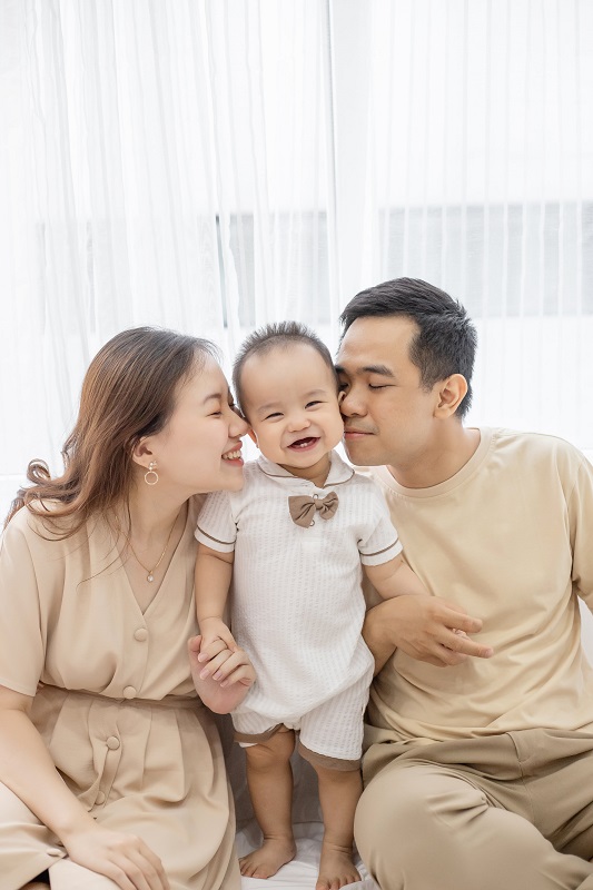 Chụp hình gia đình phong cách retro 