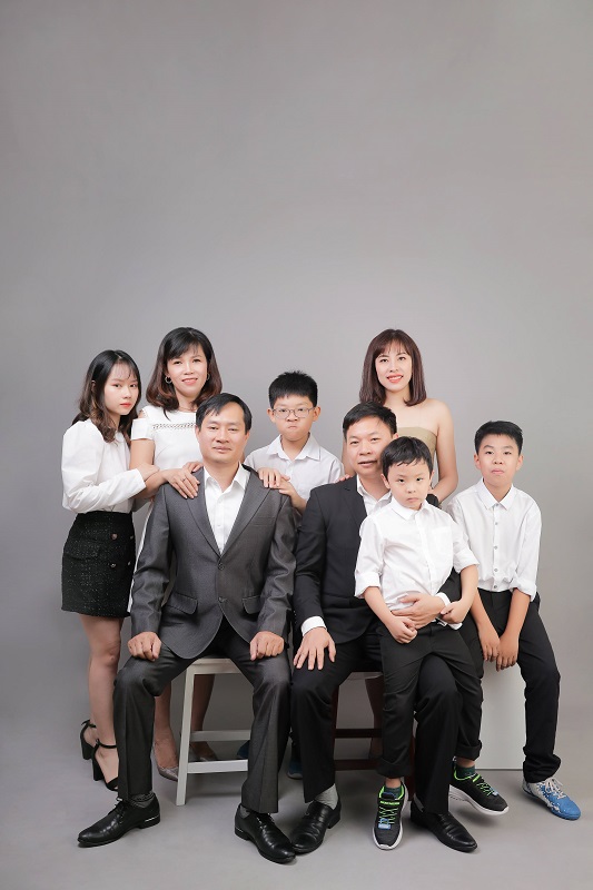 Chụp hình gia đình phong cách retro 