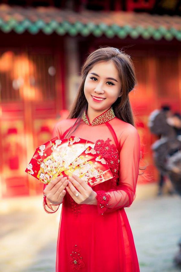 Tạo dáng chụp ảnh tết theo phong cách cổ điển