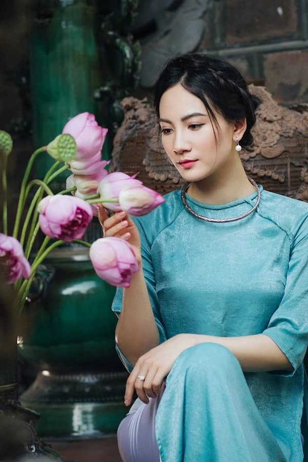 Tạo dáng chụp ảnh tết theo phong cách cổ điển