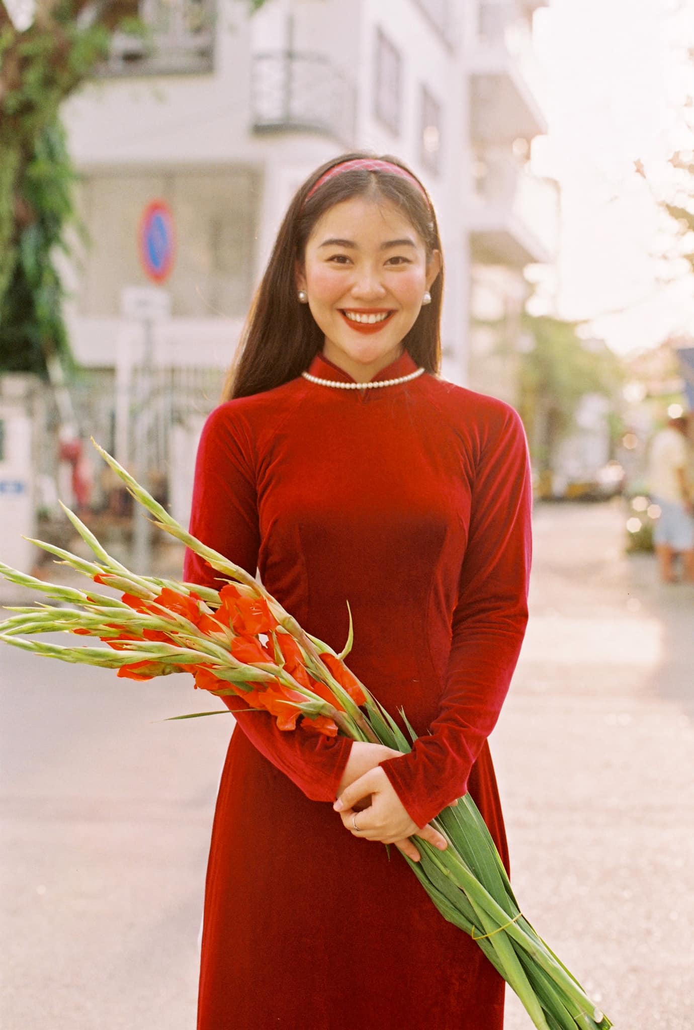 Tạo dáng chụp ảnh tết theo phong cách cổ điển