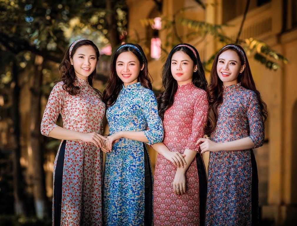 Studio chụp ảnh Tết nhóm với áo dài tại Đà Nẵng