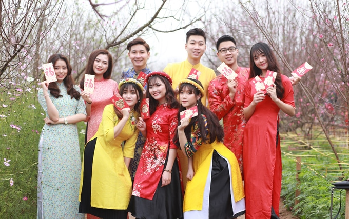 Studio chụp ảnh Tết nhóm với áo dài tại Đà Nẵng