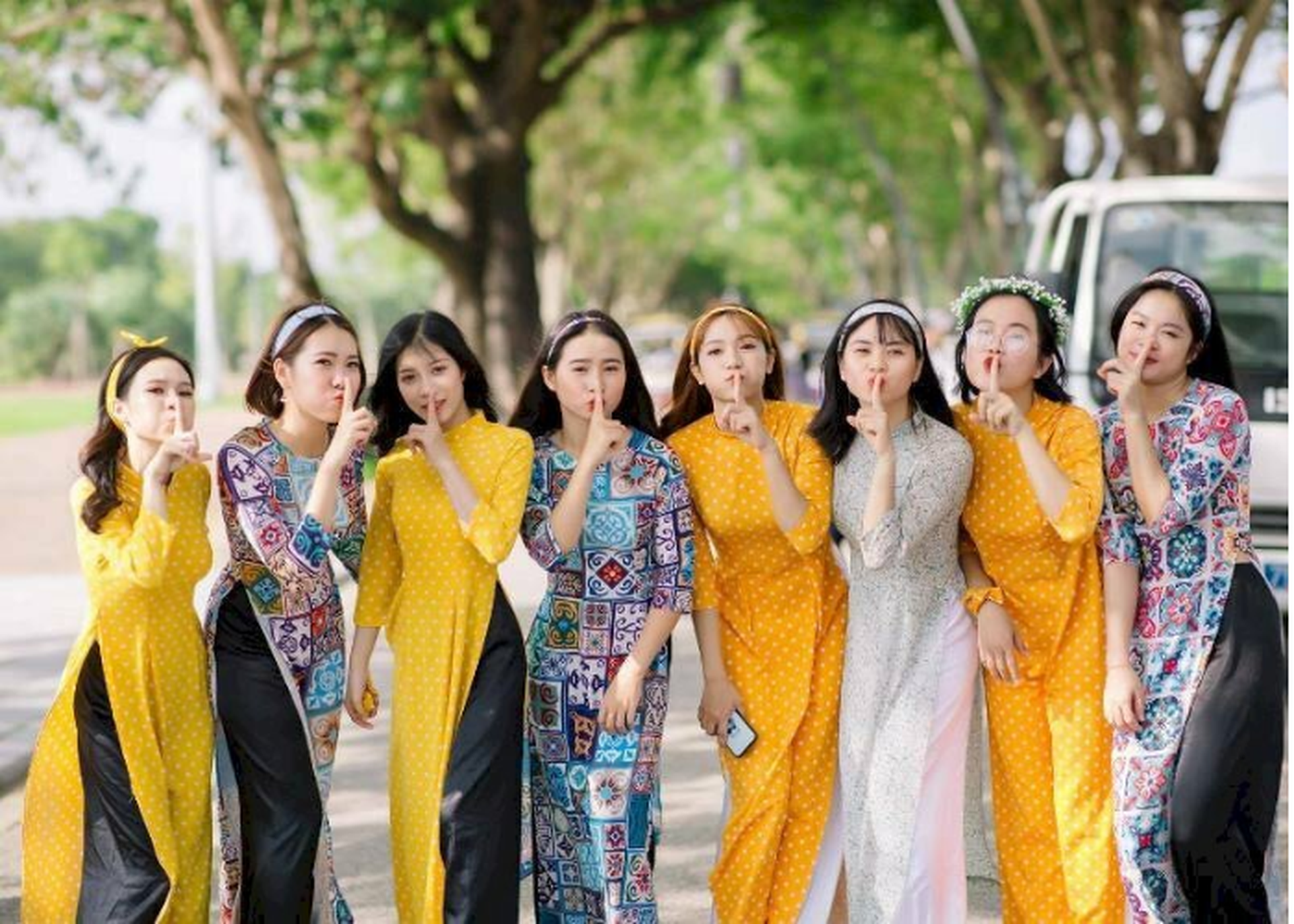 Studio chụp ảnh Tết nhóm với áo dài tại Đà Nẵng