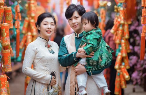 Muốn có ảnh gia đình Tết 2025 đẹp không được bỏ qua studio tại Hội An