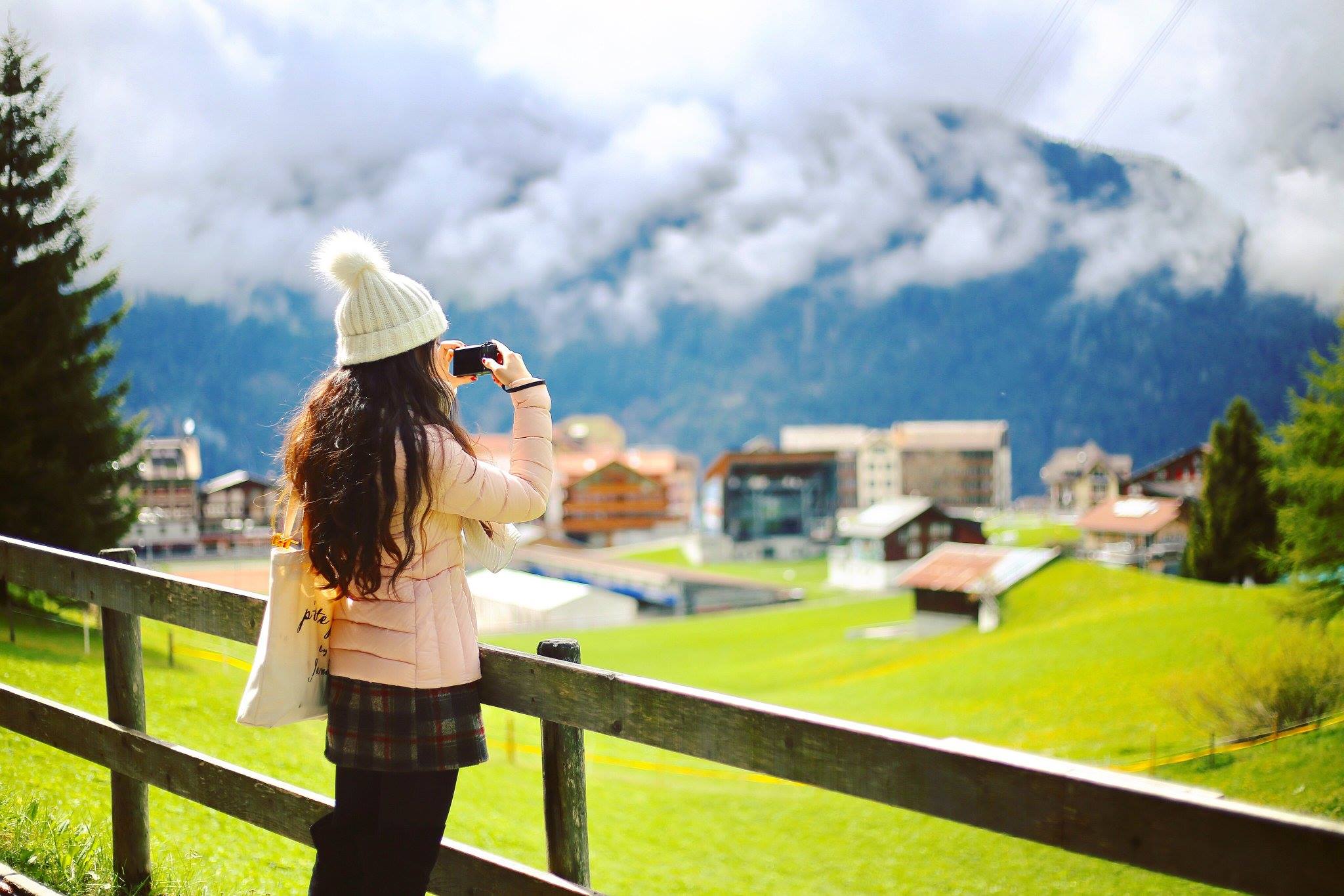 Chia sẻ cách tạo dáng chụp ảnh du lịch ấn tượng, mới lạ