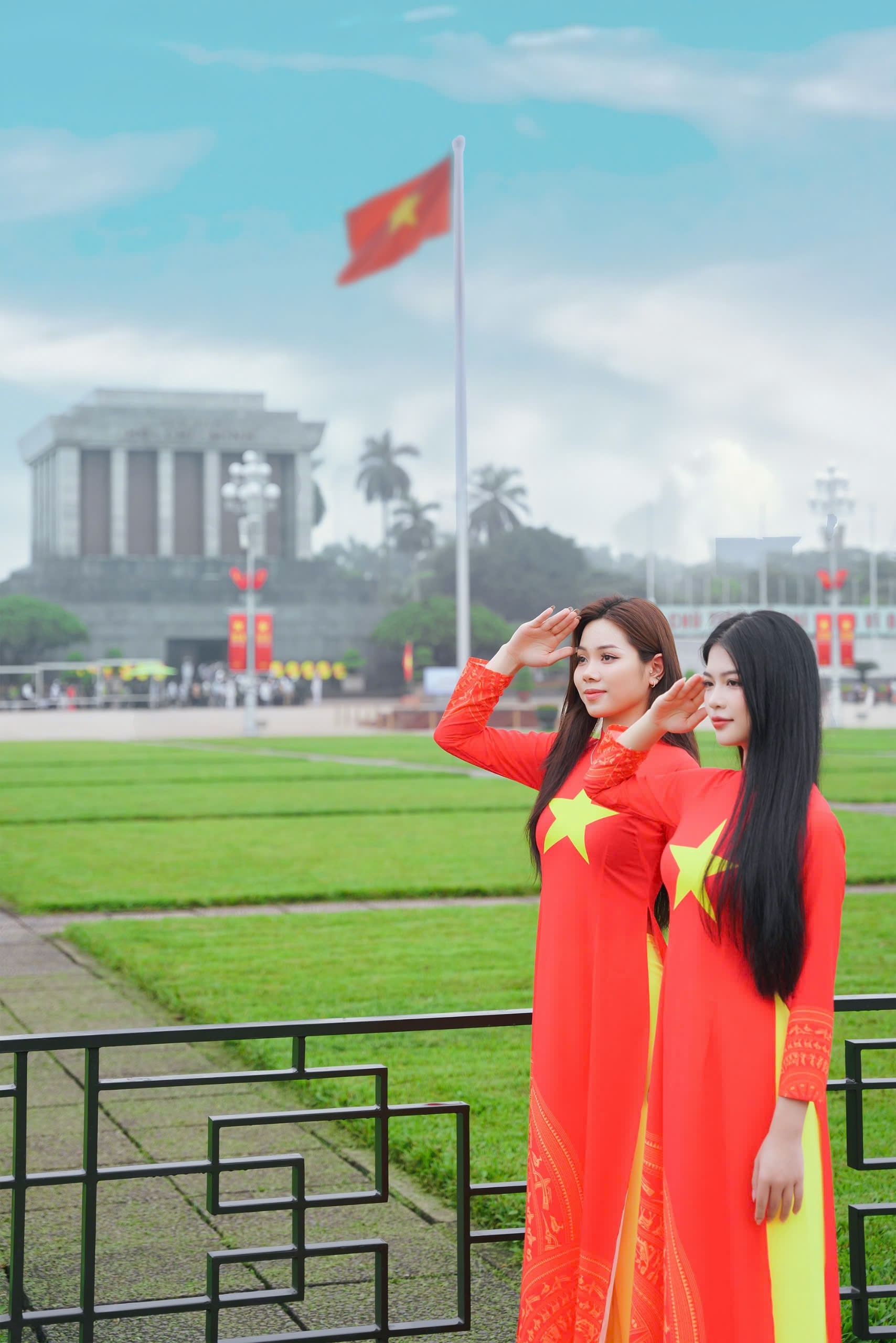 10 địa điểm sống ảo cực chất tại Hà Nội để chụp ảnh Tết áo dài năm 2025