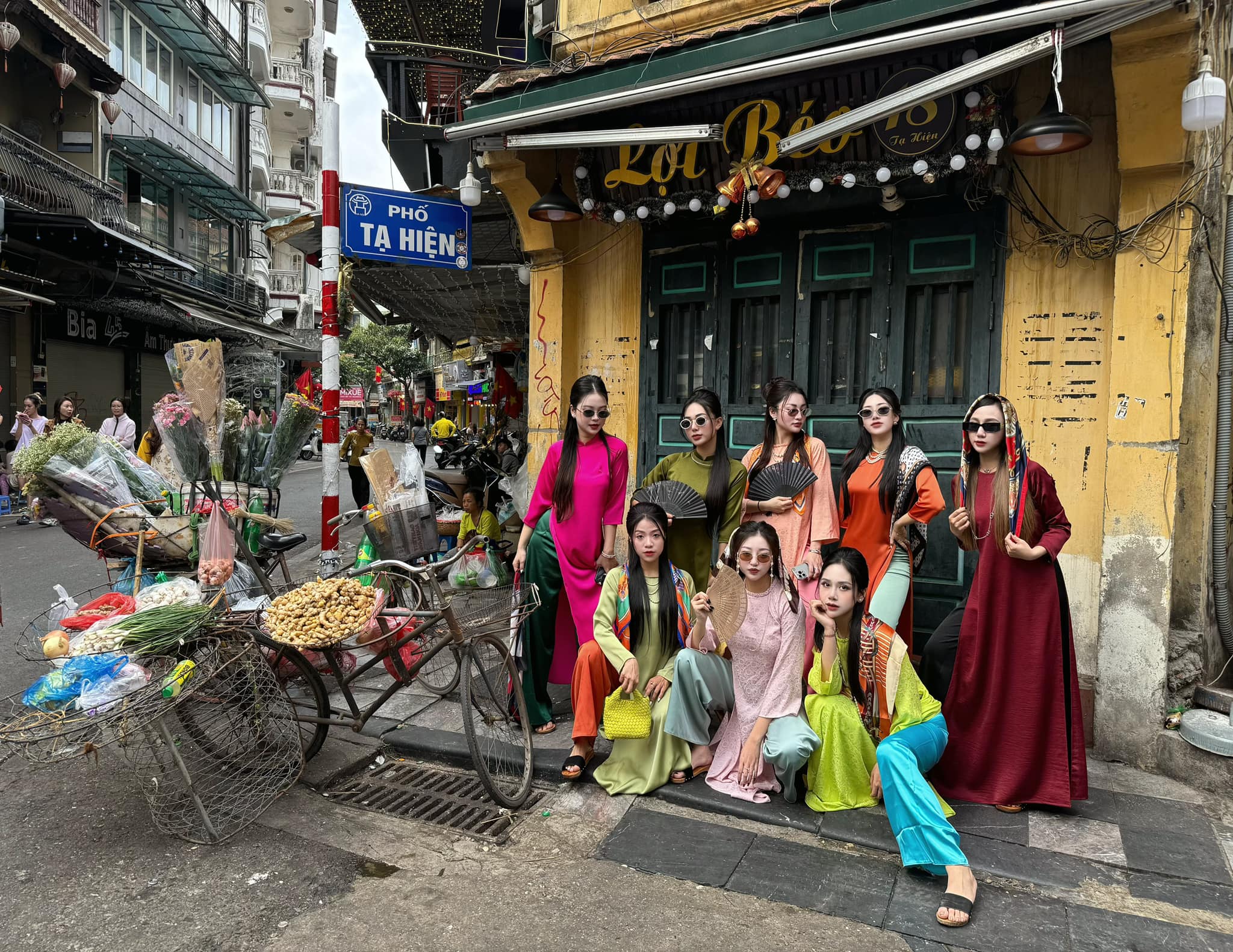 10 địa điểm sống ảo cực chất tại Hà Nội để chụp ảnh Tết áo dài năm 2025