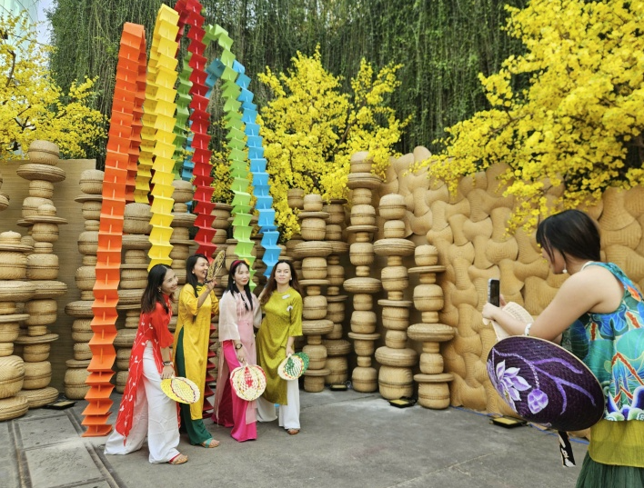 Địa điểm chụp hình Tết ở quận 7 bạn tuyệt đối không bỏ qua dịp Tết 2025