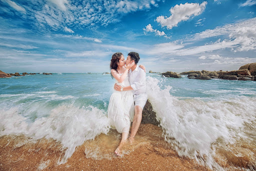 Hướng dẫn cách tạo dáng chụp ảnh cưới tại biển siêu đẹp