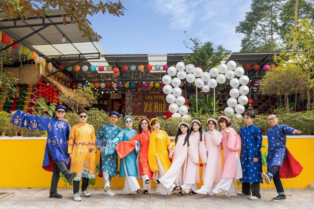 Chụp ảnh du lịch cùng đại gia đình ở Huế Chụp ảnh du lịch cùng đại gia đình ở Huế