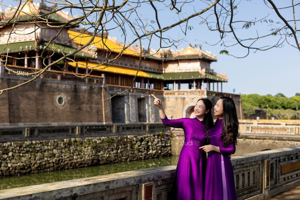 Dịch vụ chụp hình áo dài ngoại cảnh đẹp và rẻ ở Huế Dịch vụ chụp hình áo dài ngoại cảnh đẹp và rẻ ở Huế