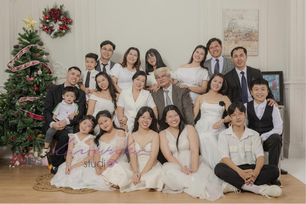 Chụp ảnh gia đình tại nhà giá rẻ ở Huế Chụp ảnh gia đình tại nhà giá rẻ ở Huế