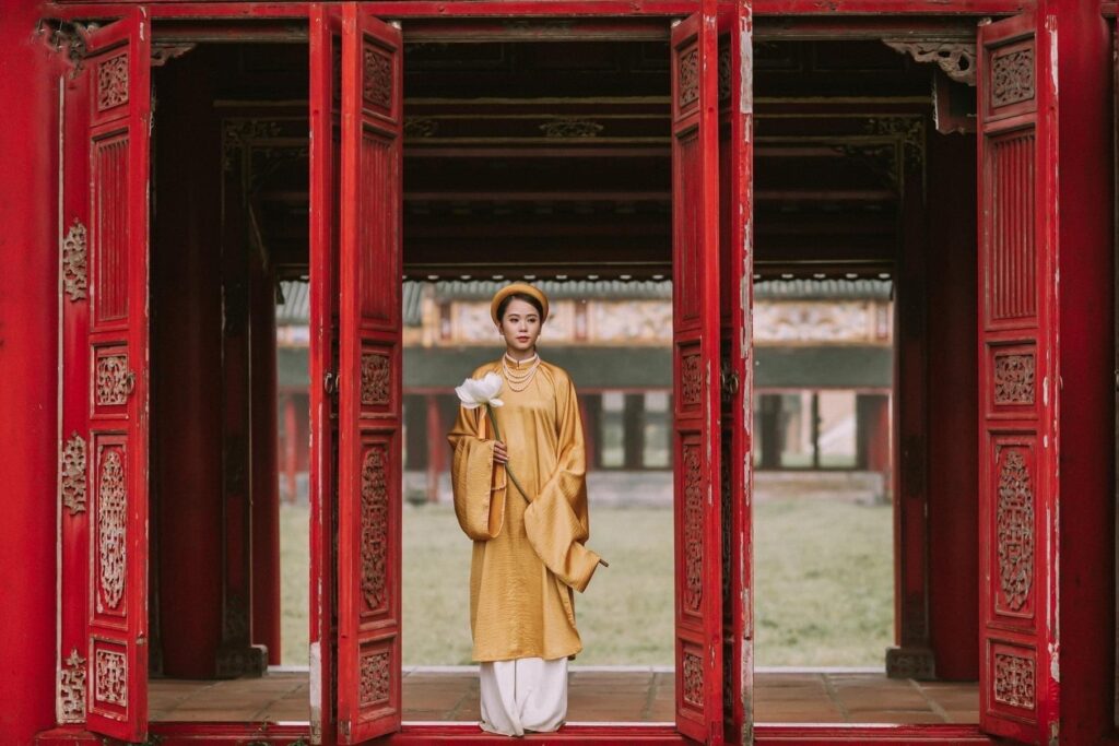 Thuê áo dài cổ phục chụp ảnh ở Huế Thuê áo dài cổ phục chụp ảnh ở Huế
