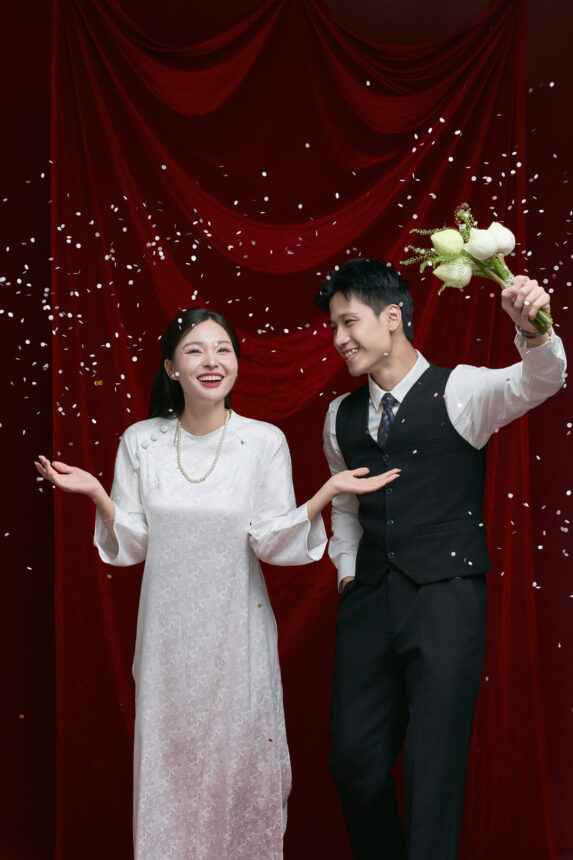 Chụp ảnh cưới áo dài cổ điển: Gợi ý chi tiết và ý nghĩa văn hóa