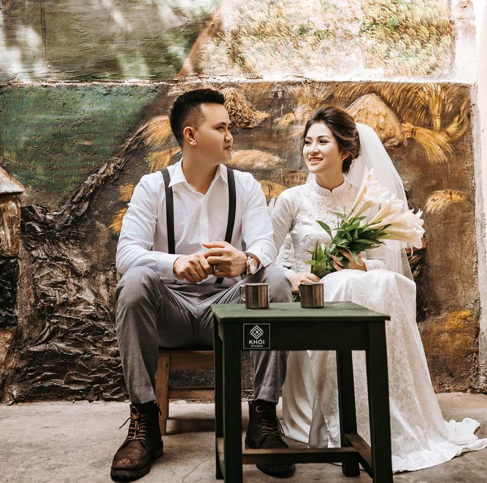 Chụp ảnh cưới áo dài cổ điển: Gợi ý chi tiết và ý nghĩa văn hóa