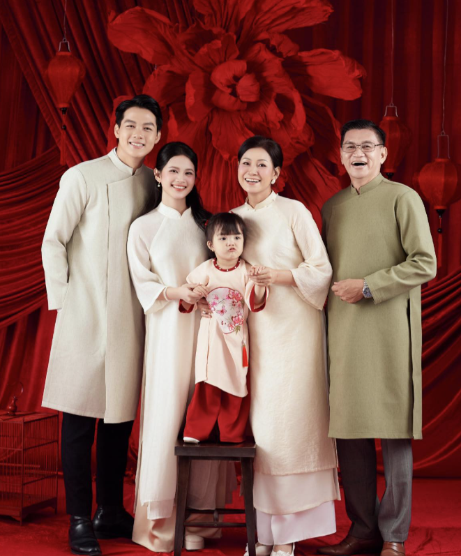 Chụp ảnh áo dài gia đình Tết 2026: Xu hướng lưu giữ khoảnh khắc đoàn viên