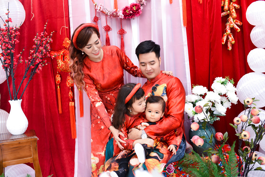 Trang phục chụp ảnh gia đình ngày Tết (1) Trang phục chụp ảnh gia đình ngày Tết (1)