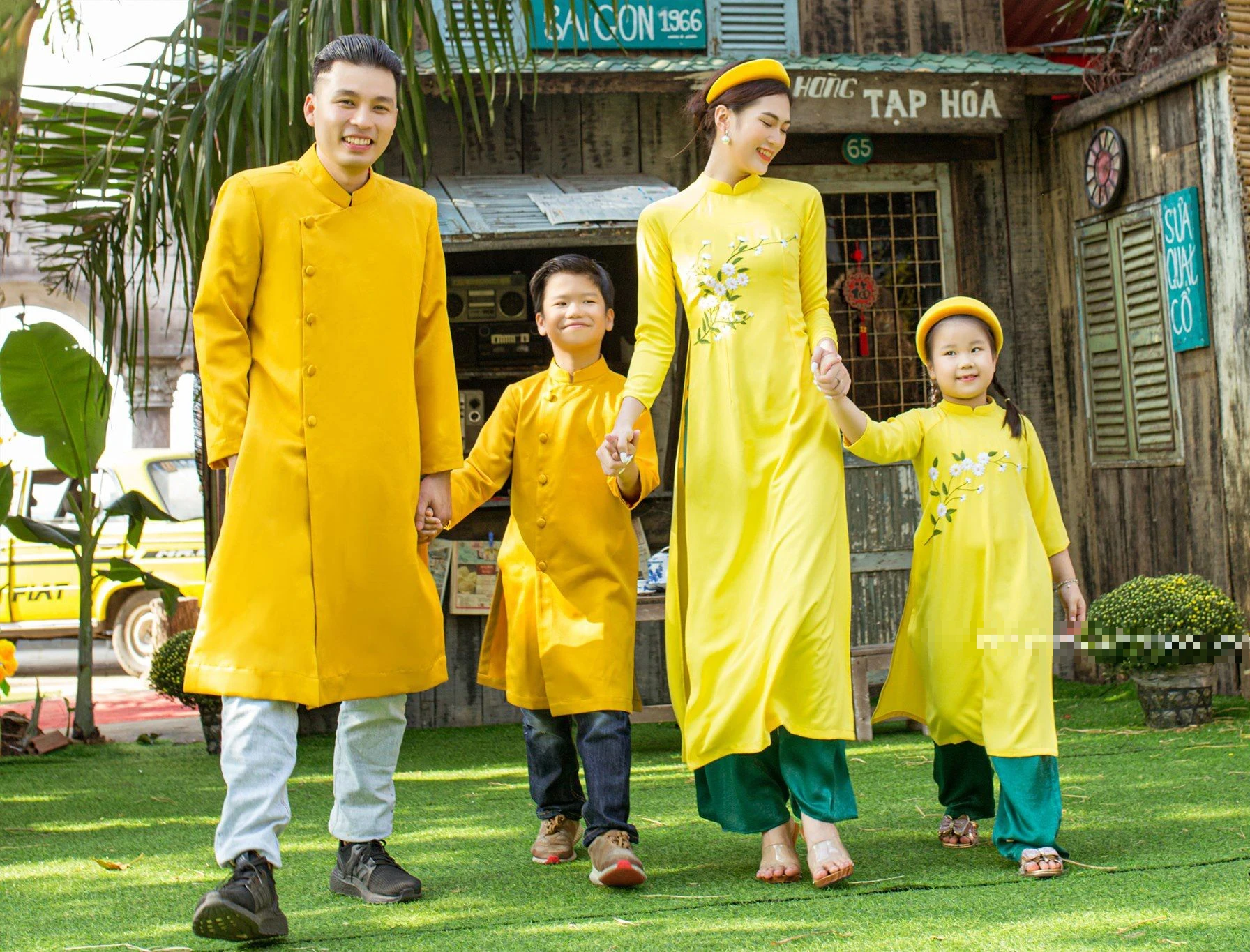 Trang phục chụp ảnh gia đình ngày Tết (2) Trang phục chụp ảnh gia đình ngày Tết (2)