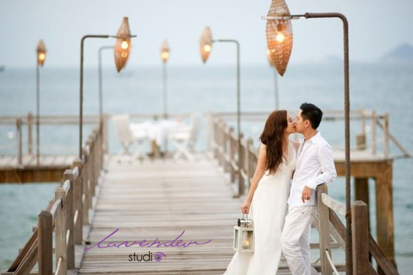 Chụp hình cưới ở biển cùng Lavender Studio