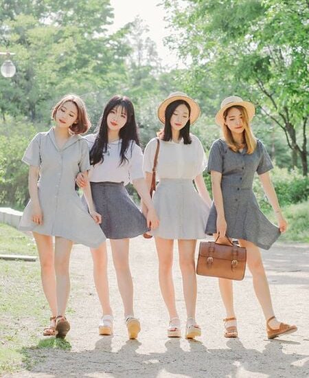 "Sáng tạo" với 10 cách chụp ảnh nhóm lầy lội cho 4 người