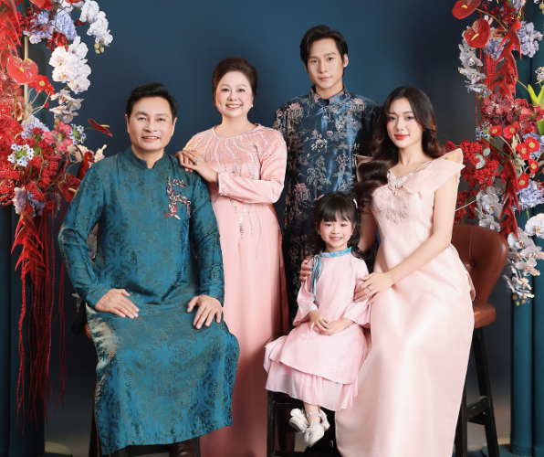 Chụp ảnh áo dài gia đình Tết 2026: Xu hướng lưu giữ khoảnh khắc đoàn viên