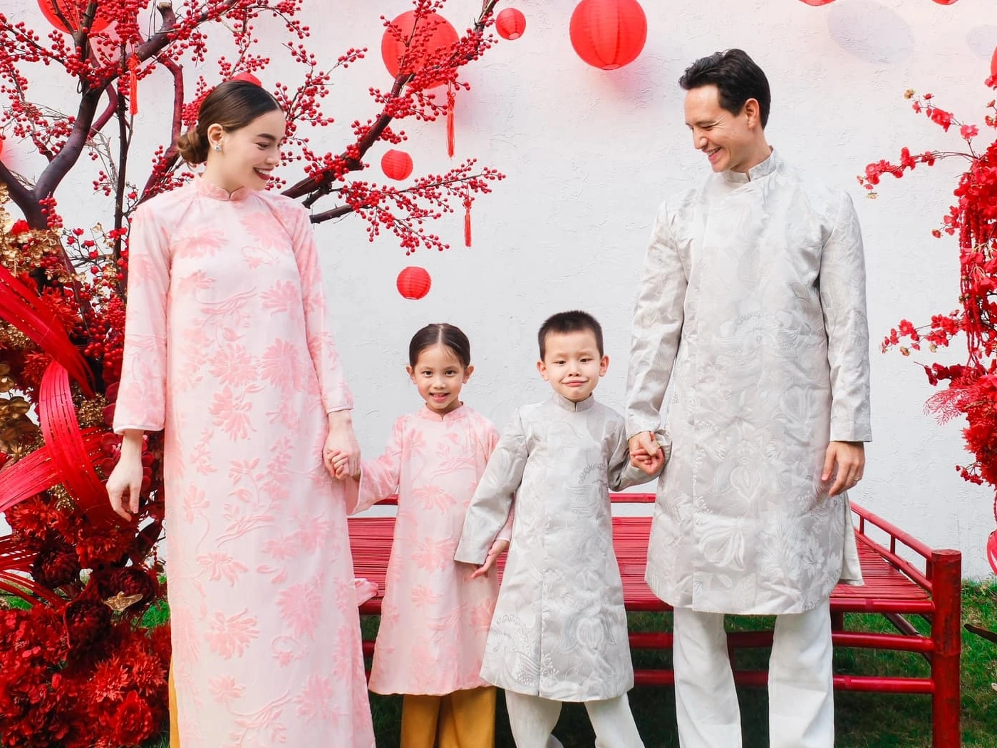 Chụp ảnh áo dài gia đình ngày đoàn viên (1)