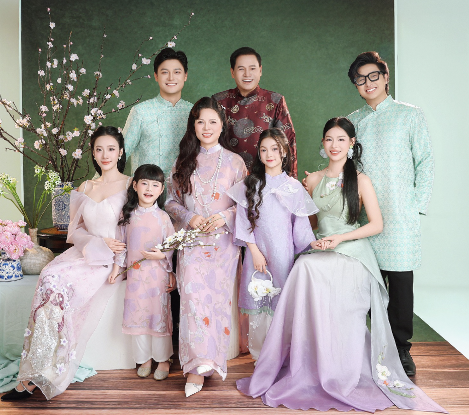Chụp ảnh áo dài gia đình ngày đoàn viên
