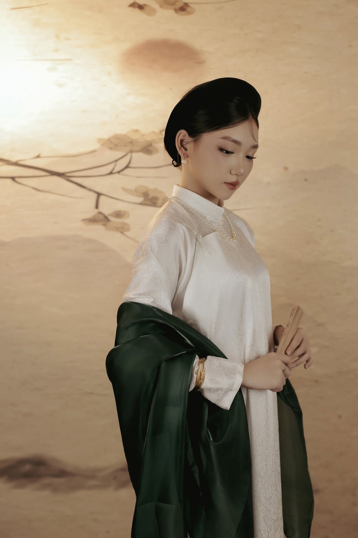 Chụp ảnh áo dài hoa sen mang đậm nét đẹp Việt Nam