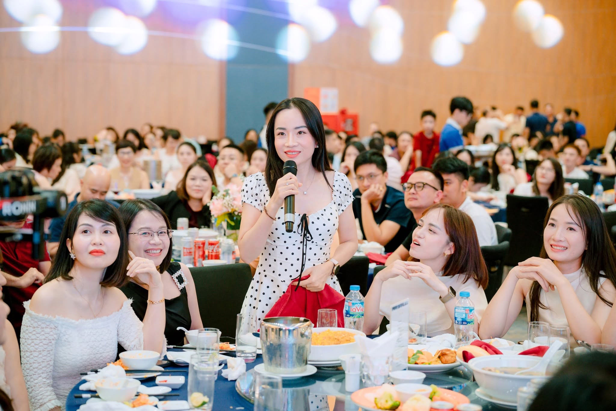 Lợi ích cốt lõi của việc đầu tư chụp hình sự kiện chuyên nghiệp